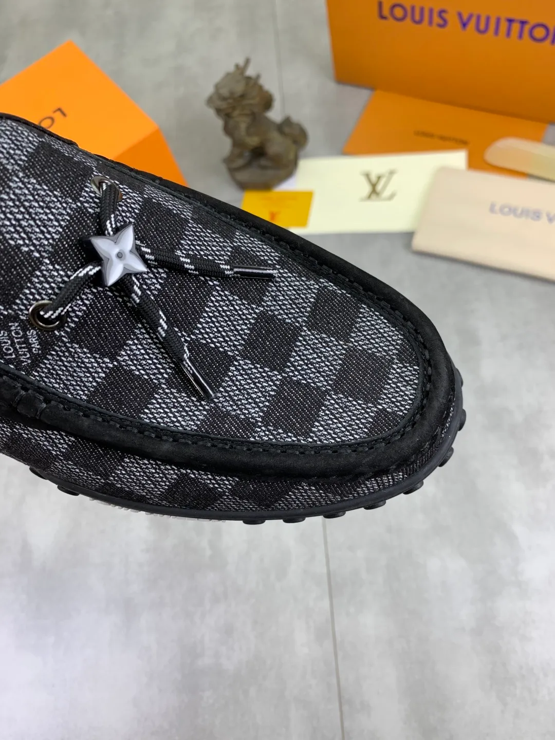 Men's Men's Shoes 💰P640 New Style 💶[LOUIS VUITTON] Water-dyed Niuli Original Order New Style 🍀LV Louis Vuitton *——Top version of LV classic leather shoes! Made of imported original calfskin, original leather side strips and wear-resistant high-end rubber outsole! High quality products! Color: black optional Size: 39-45